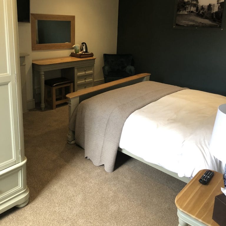 Hotel Devizes Family Suite Double Bed